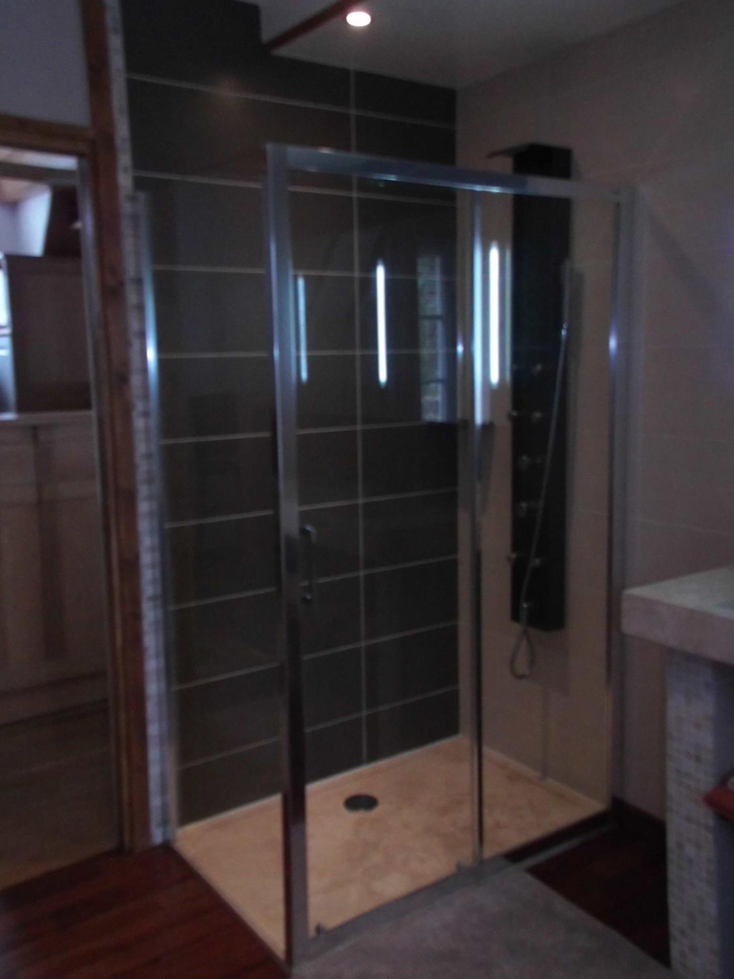 Le Clos Des Tilleuls D Day Home, Chambres D'Hotes, Suite Avec Sauna Privatif, Suite Avec Balneotherapie Privative, En Supplement Option Spa Bain A Remous La Vendelée Pokoj fotografie