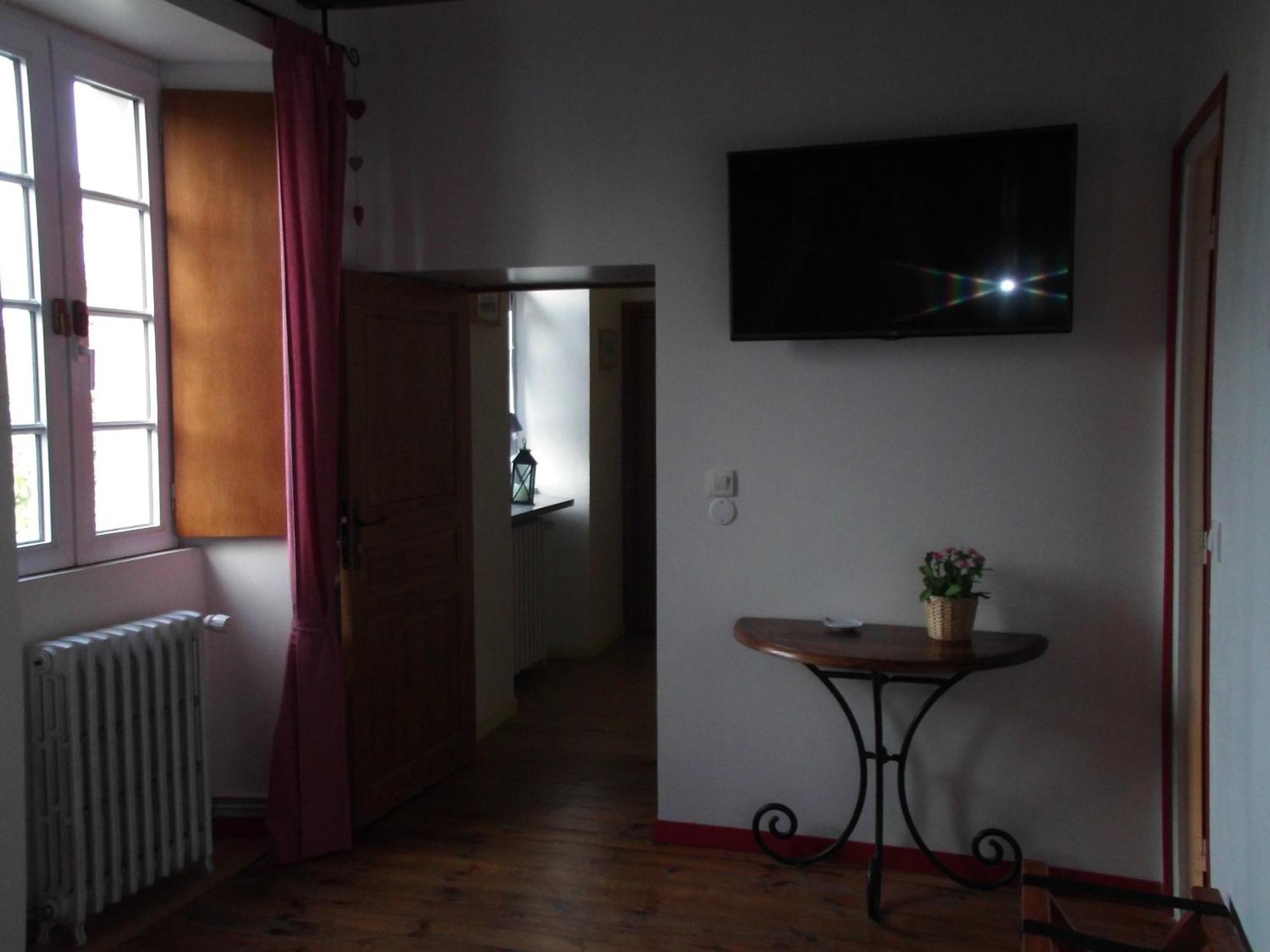Le Clos Des Tilleuls D Day Home, Chambres D'Hotes, Suite Avec Sauna Privatif, Suite Avec Balneotherapie Privative, En Supplement Option Spa Bain A Remous La Vendelée Pokoj fotografie
