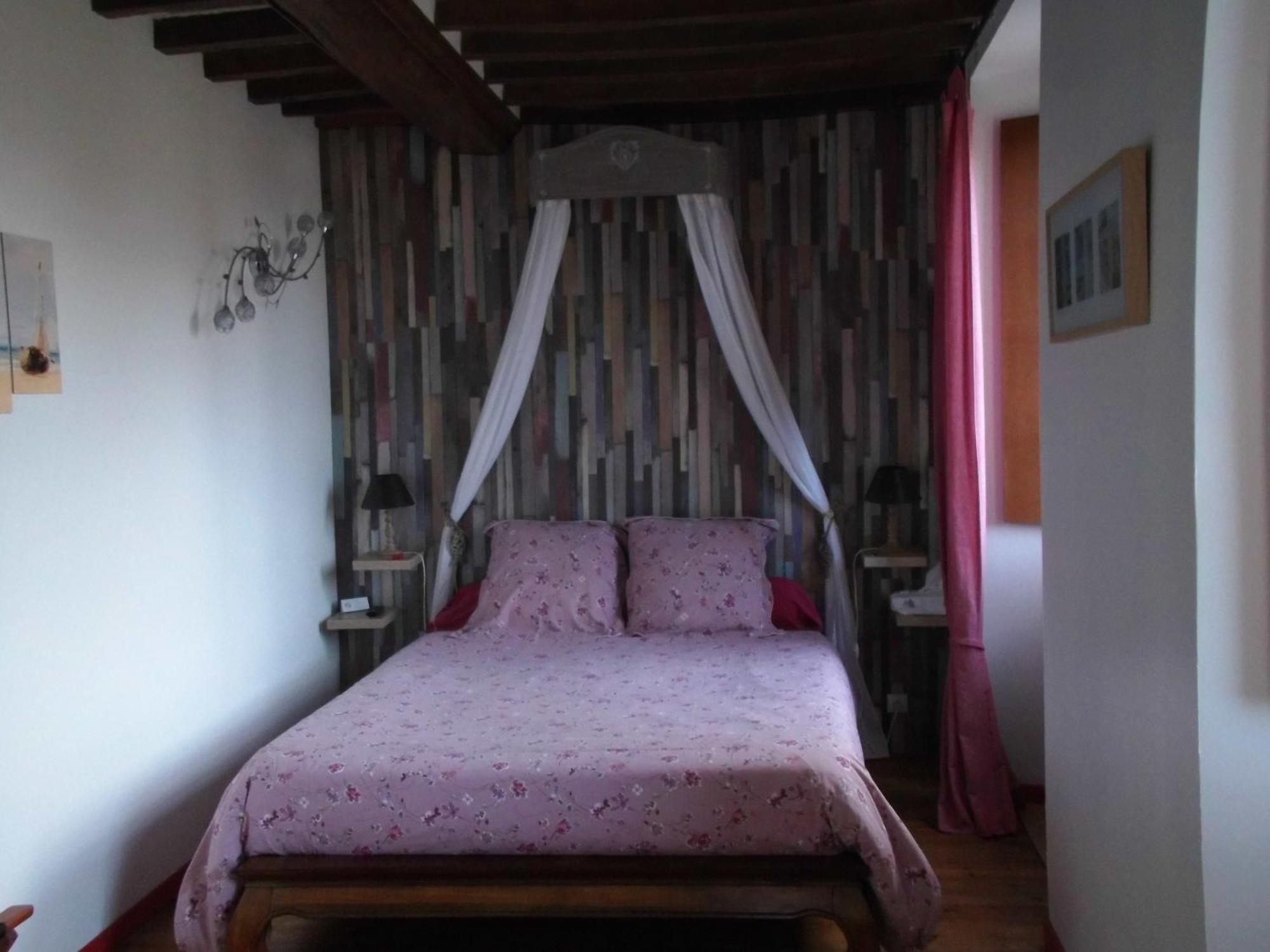 Le Clos Des Tilleuls D Day Home, Chambres D'Hotes, Suite Avec Sauna Privatif, Suite Avec Balneotherapie Privative, En Supplement Option Spa Bain A Remous La Vendelée Pokoj fotografie