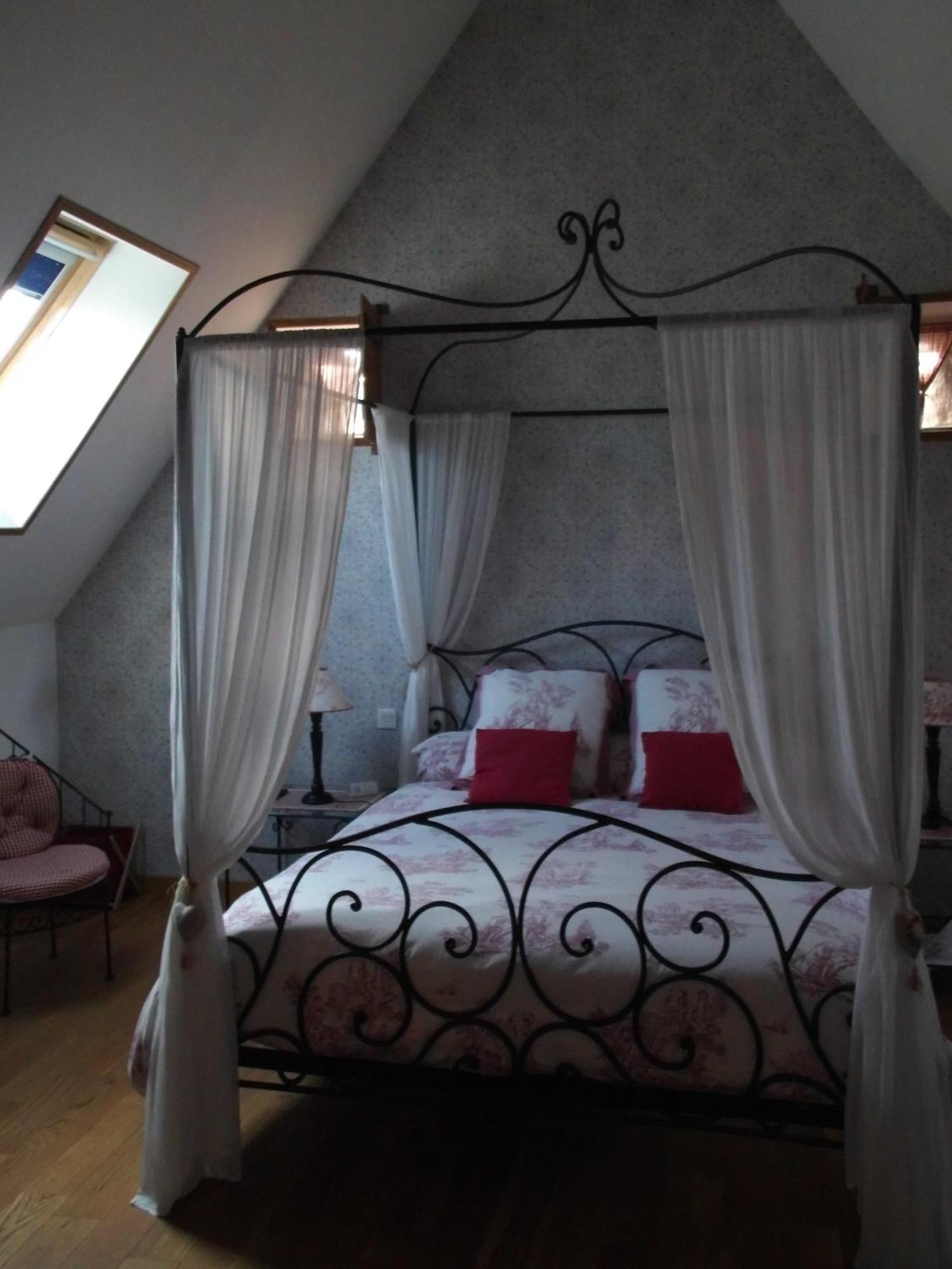 Le Clos Des Tilleuls D Day Home, Chambres D'Hotes, Suite Avec Sauna Privatif, Suite Avec Balneotherapie Privative, En Supplement Option Spa Bain A Remous La Vendelée Pokoj fotografie