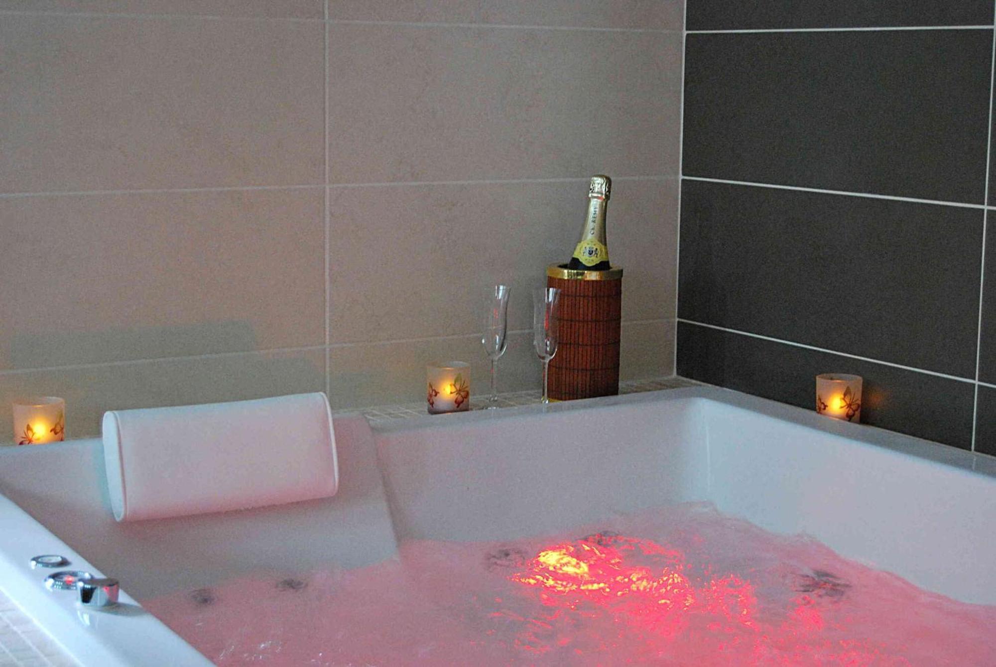 Le Clos Des Tilleuls D Day Home, Chambres D'Hotes, Suite Avec Sauna Privatif, Suite Avec Balneotherapie Privative, En Supplement Option Spa Bain A Remous La Vendelée Exteriér fotografie